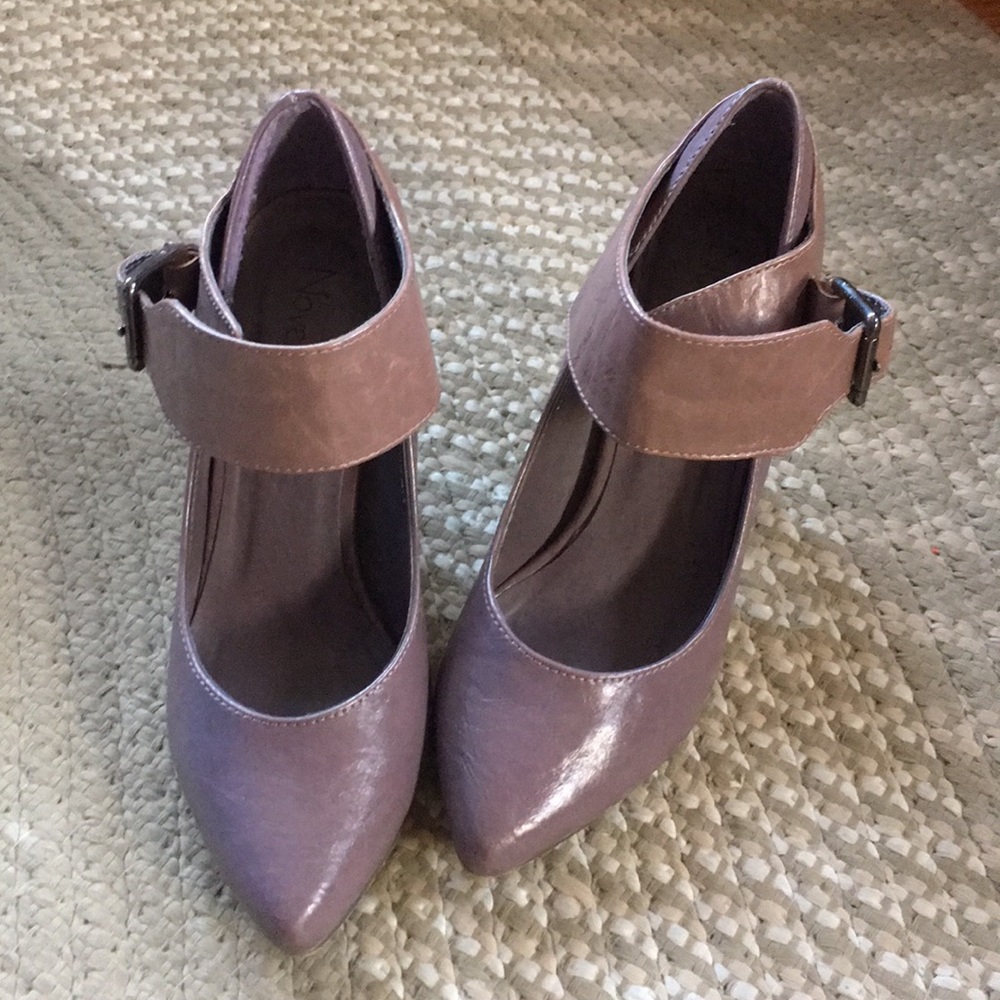 Novela size 7 lavender heels